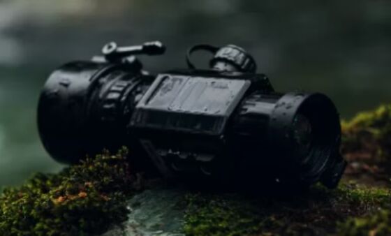 FW-C425F Monocular nhiệt với khoảng cách phát hiện 1300m, màn hình OLED 1440×1080 và thời lượng pin 7,5h để sử dụng ngoài trời